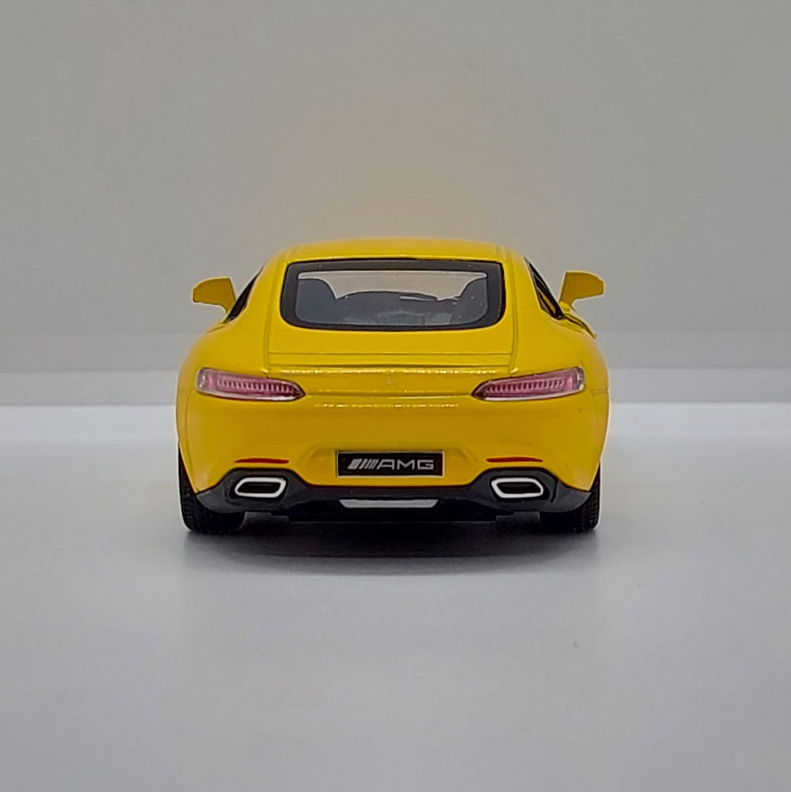 Kinsmart Mercedes-AMG GT -1:36 Sarı