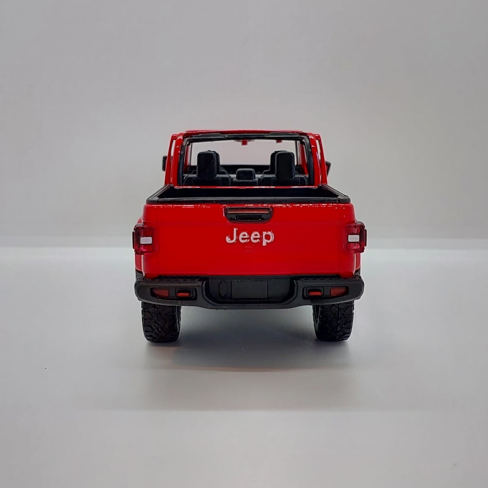 Motormax Timeless Legends 2021 Jeep Gladiator Rubicon -1:27 Kırmızı