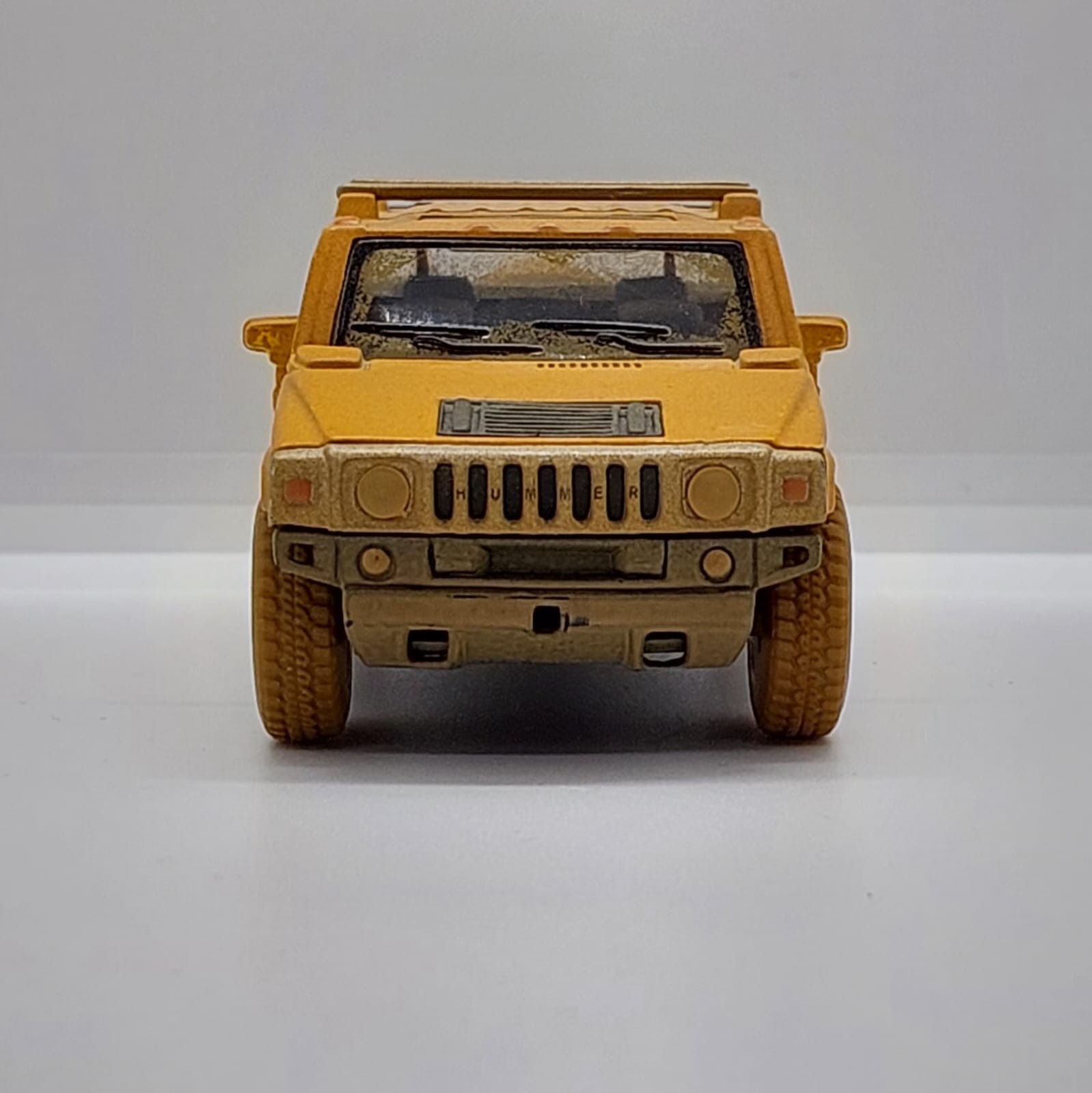 Kinsmart 2005 Hummer H2 SUT -1:40 Hardal Sarısı -Toz ve Çamur detaylı