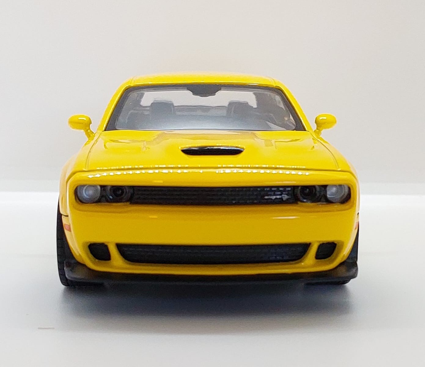 Motormax Timeless Legends Serisi 2018 Dodge Challenger SRT Hellcat Widebody -1:24 Sarı