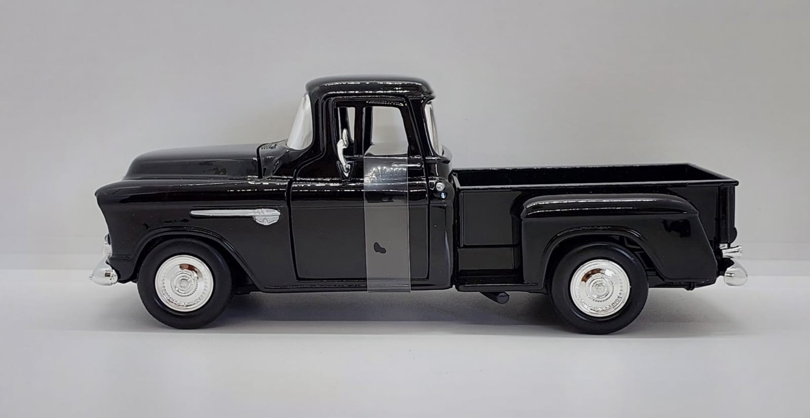 Motormax Timeless Legends 1955 Chevy 3100 Stepside -1:24 Siyah