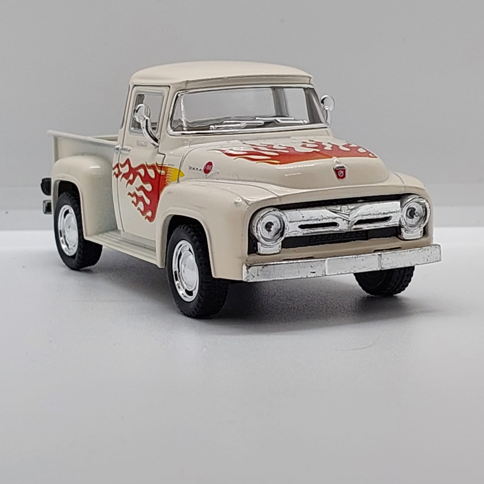 Kinsmart 1956 Ford F-100 -1:38 Fildişi