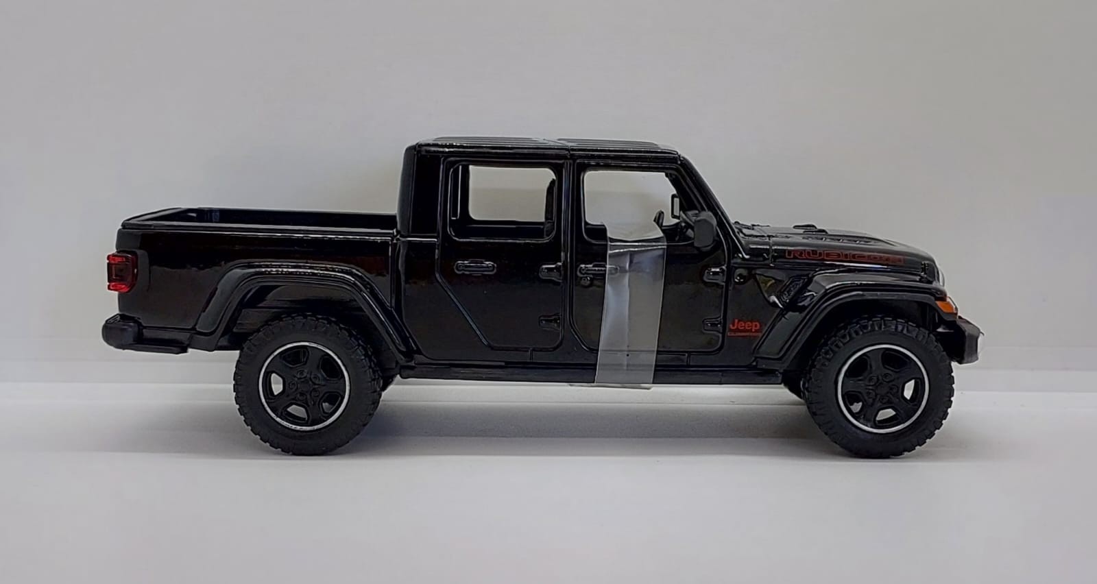 Motormax Timeless Legends 2021 Jeep Gladiator Rubicon -1:27 Siyah