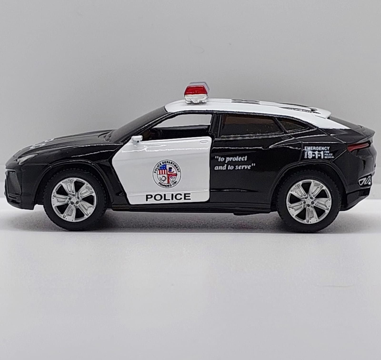 Kinsmart Lamborghini Urus -1:38 Polis Arabası