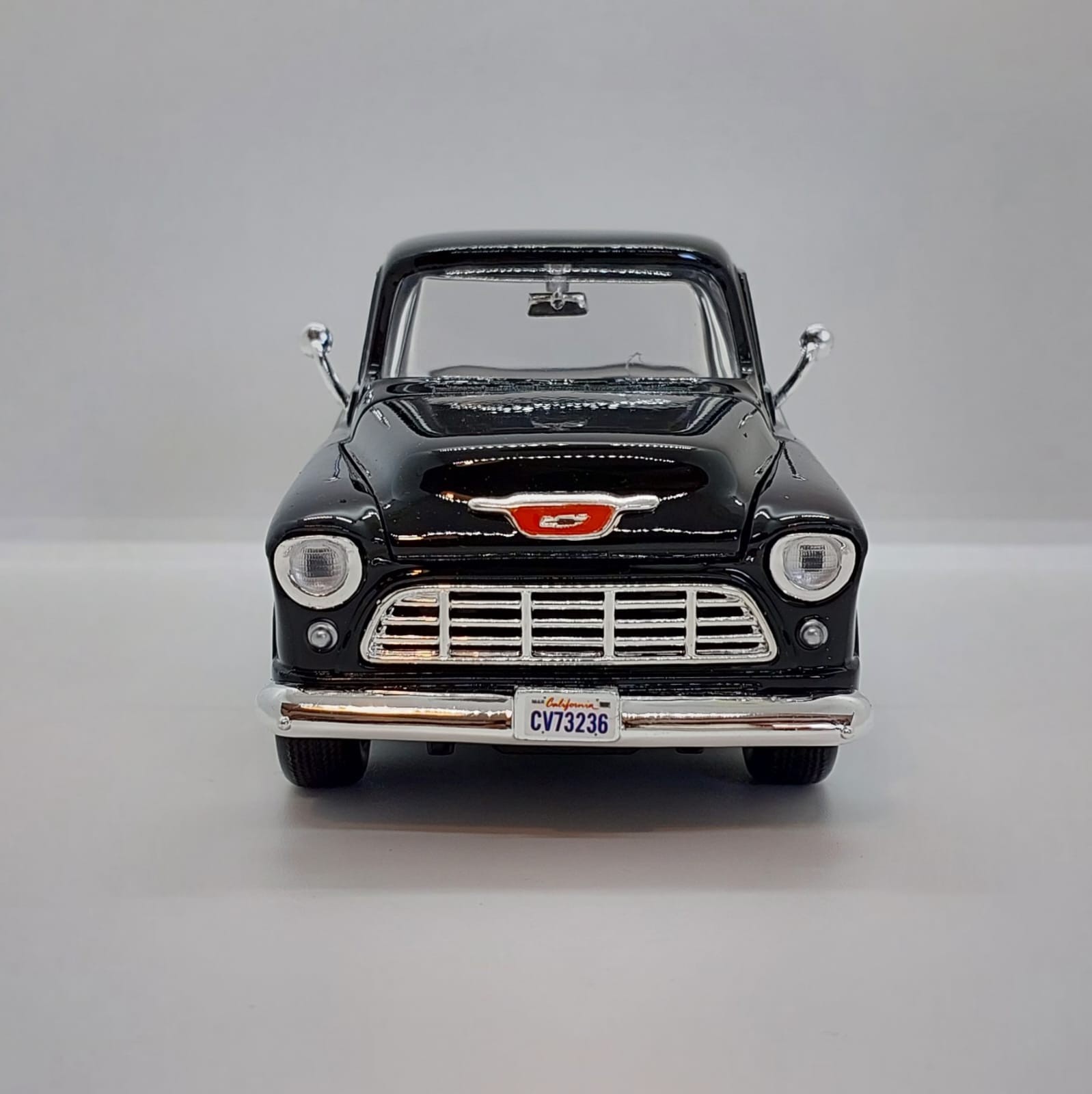 Motormax Timeless Legends 1955 Chevy 3100 Stepside -1:24 Siyah