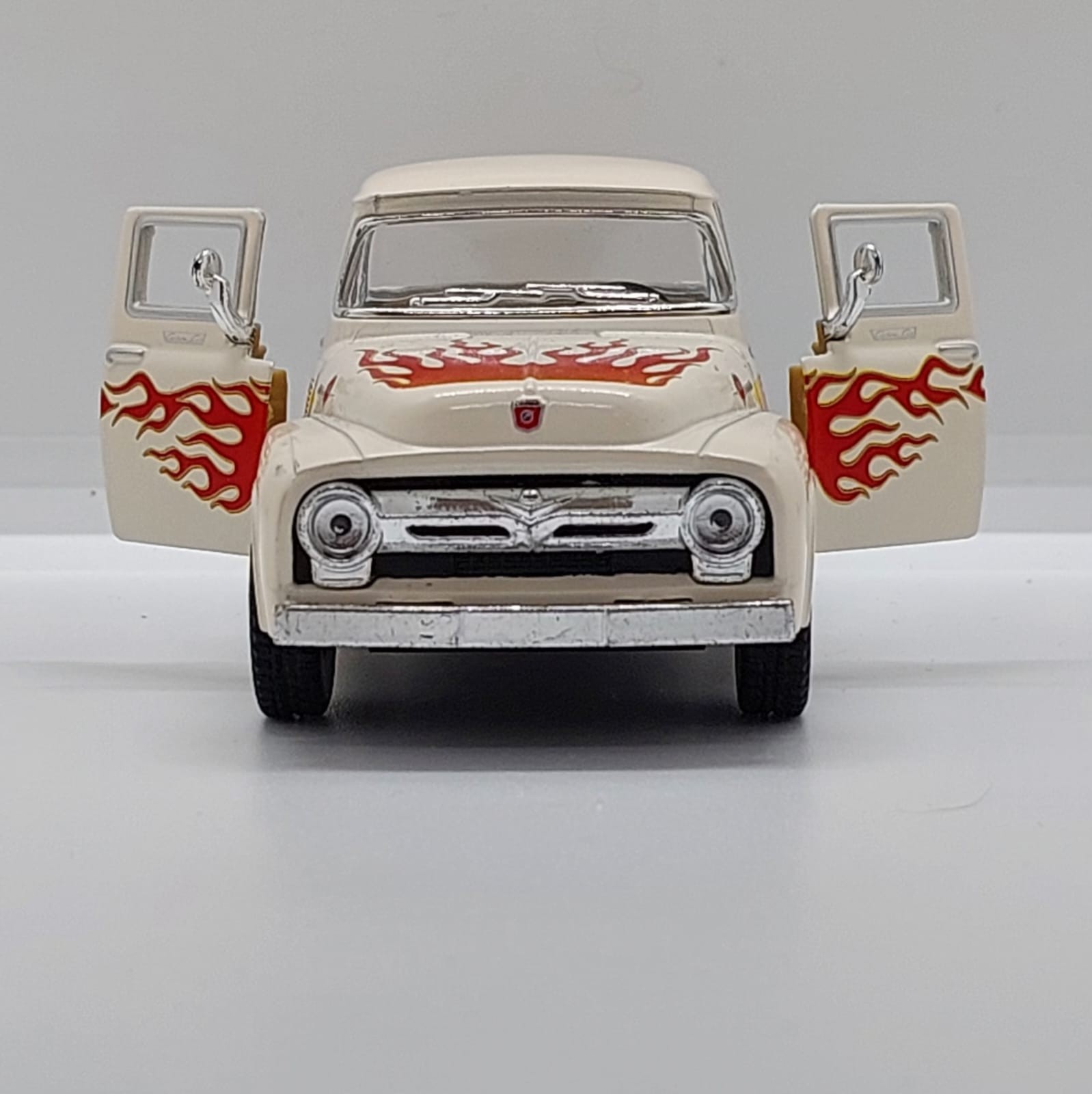 Kinsmart 1956 Ford F-100 -1:38 Fildişi