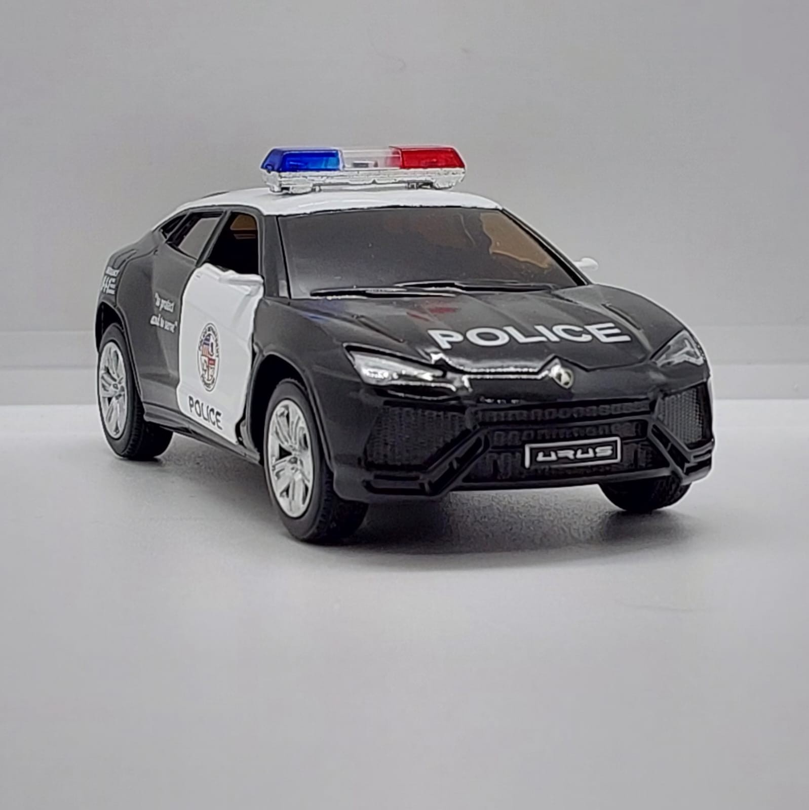 Kinsmart Lamborghini Urus -1:38 Polis Arabası