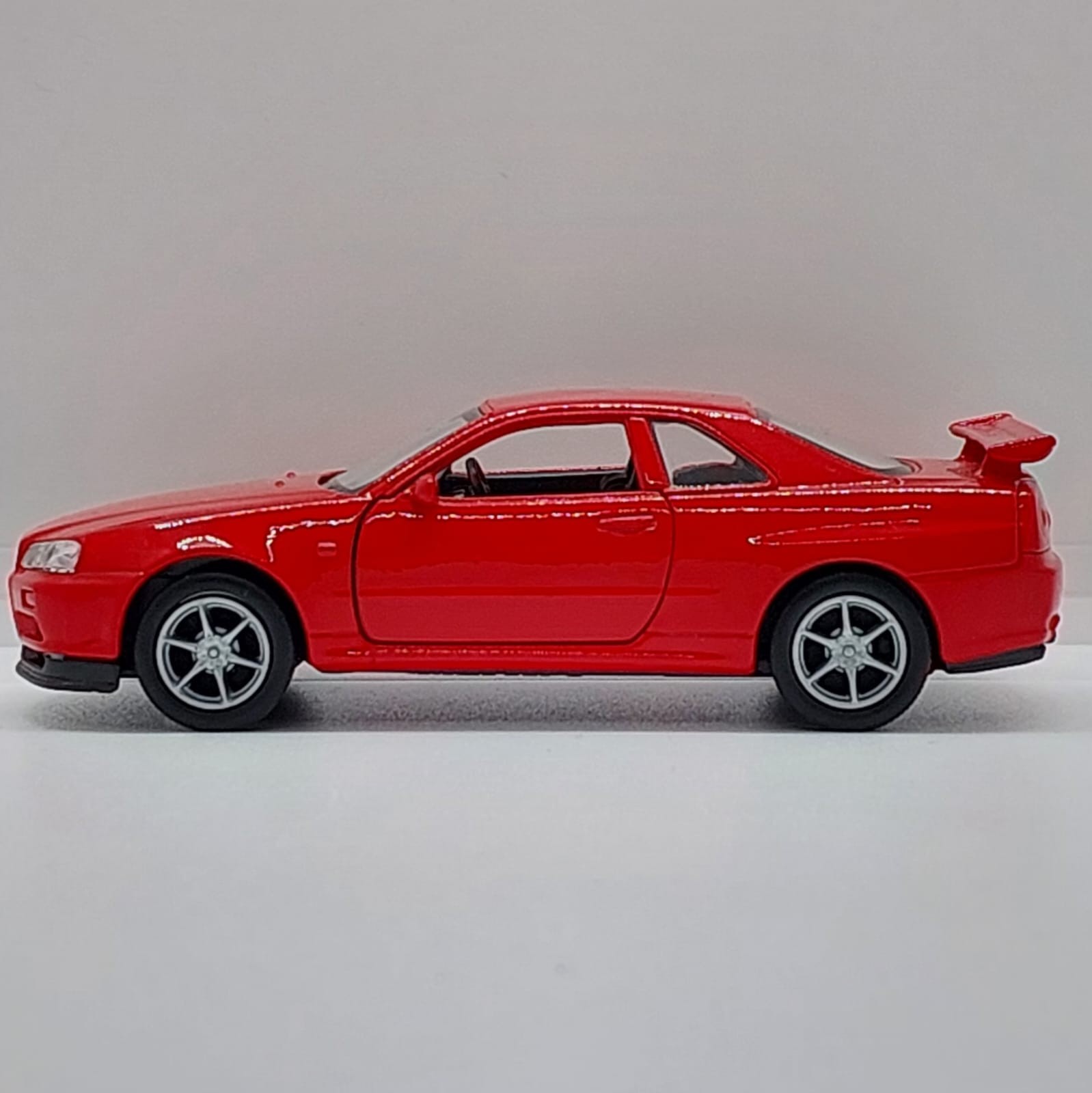 Welly Nissan Skyline GT-R R34 -1:36 Kırmızı