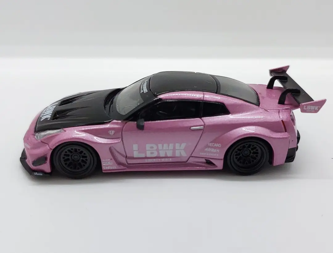 Mini GT LB-Silhouette WORKS GT Nissan 35GT-RR Passion Pink -#418