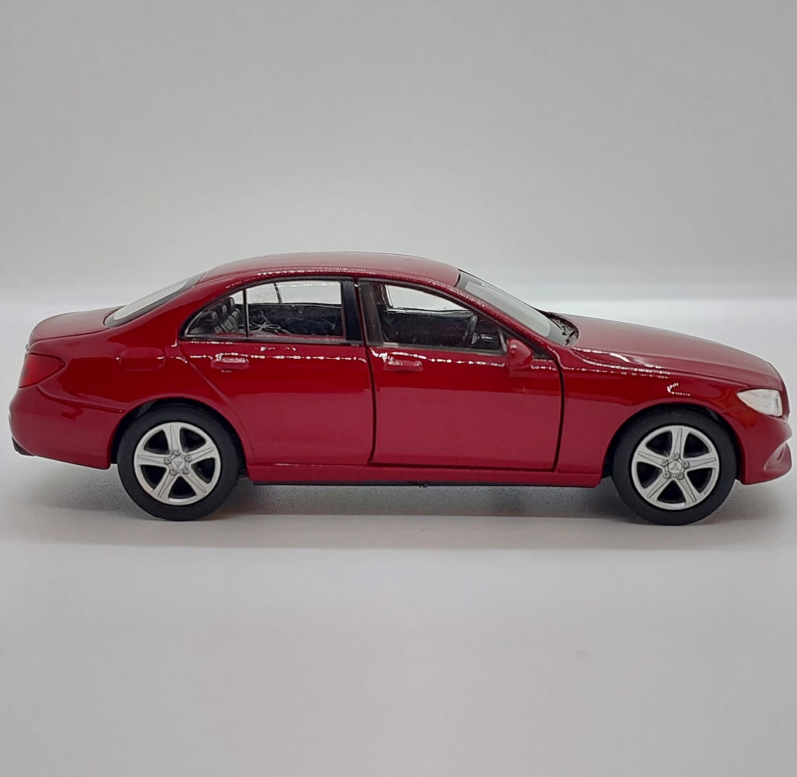 Welly Mercedes-Benz E-Class E400 4matic -1:36 Kırmızı