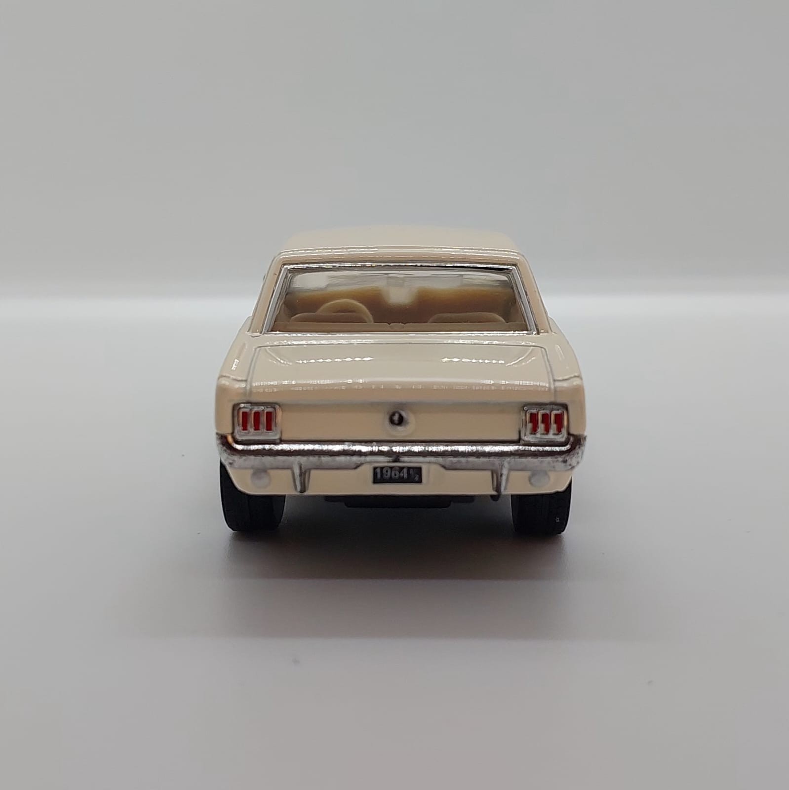 Kinsmart 1964½ Ford Mustang -1:36 Fil dişi krem