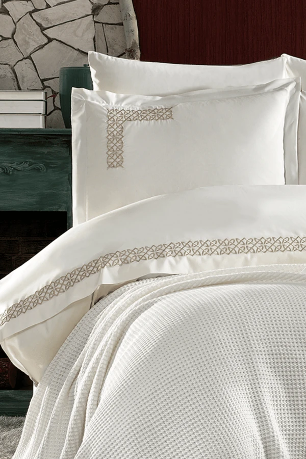 Alaca 8 Parça Pamuklu Triko Battaniyeli Çift Kişilik Nevresim Takımı Krem