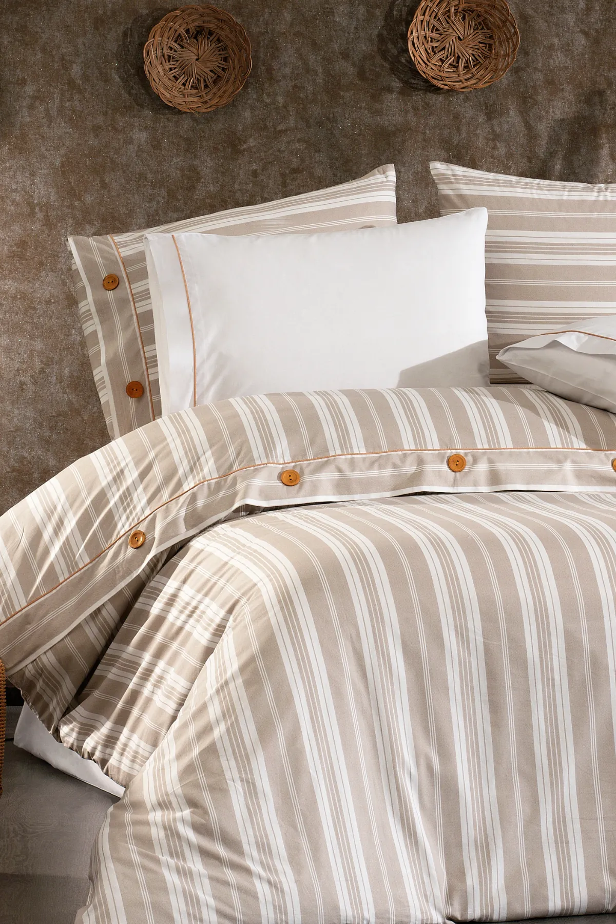 Valentia %100 Pamuk, Ahşap Düğmeli, Çizgili Kumaşlı 6 Parça Premium Çift Kişilik Nevresim Takımı Bej