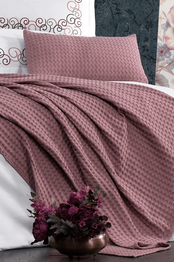 Luna 8 Parça Lastikli Çarşaflı, Nakışlı Ve Pikeli Çift Kişilik Pamuklu Gül Kurusu Nevresim Takımı