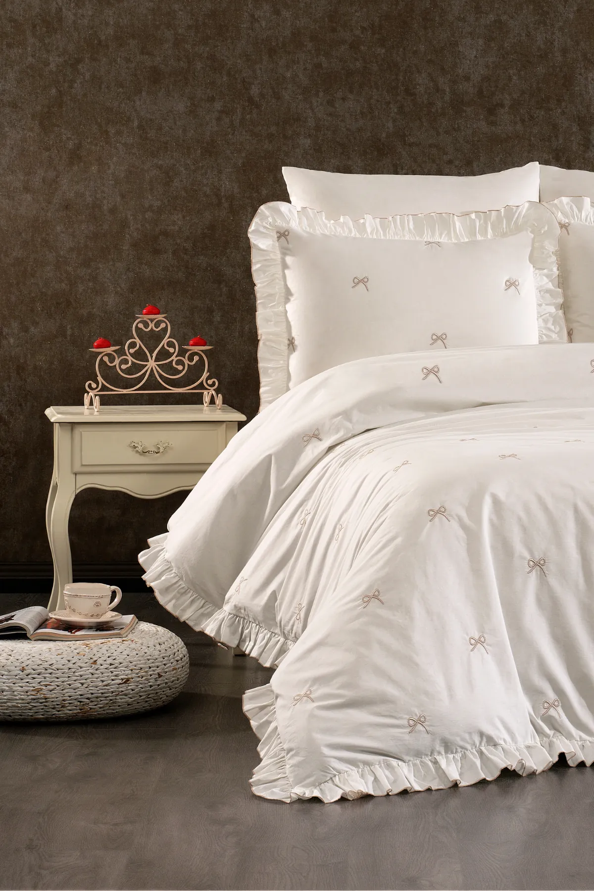 Aurelia %100 Pamuk Fırfırlı, Fiyonk Desen Nakışlı 6 Parça Premium Çift Kişilik Nevresim Takımı Bej