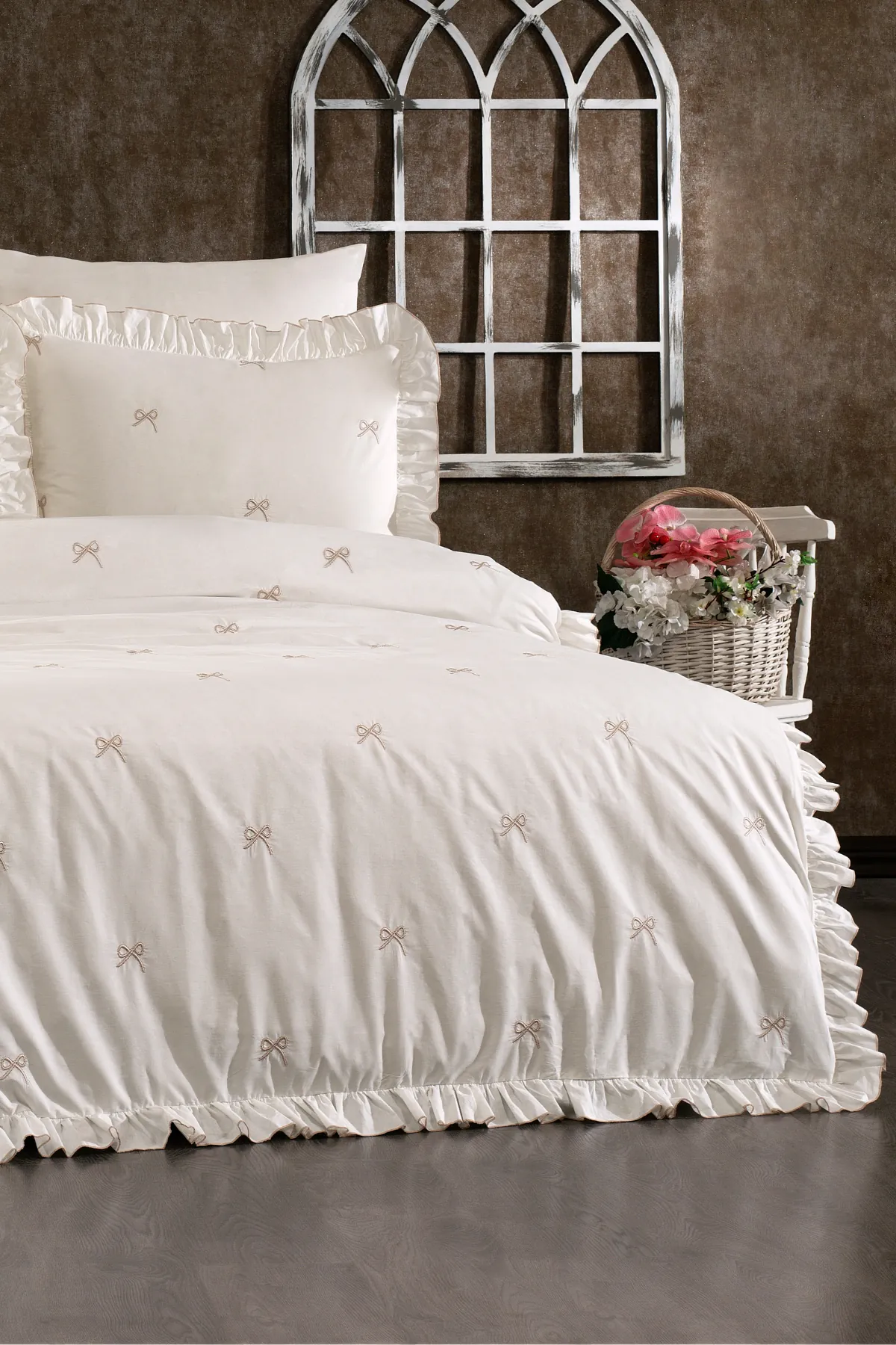 Aurelia %100 Pamuk Fırfırlı, Fiyonk Desen Nakışlı 6 Parça Premium Çift Kişilik Nevresim Takımı Bej