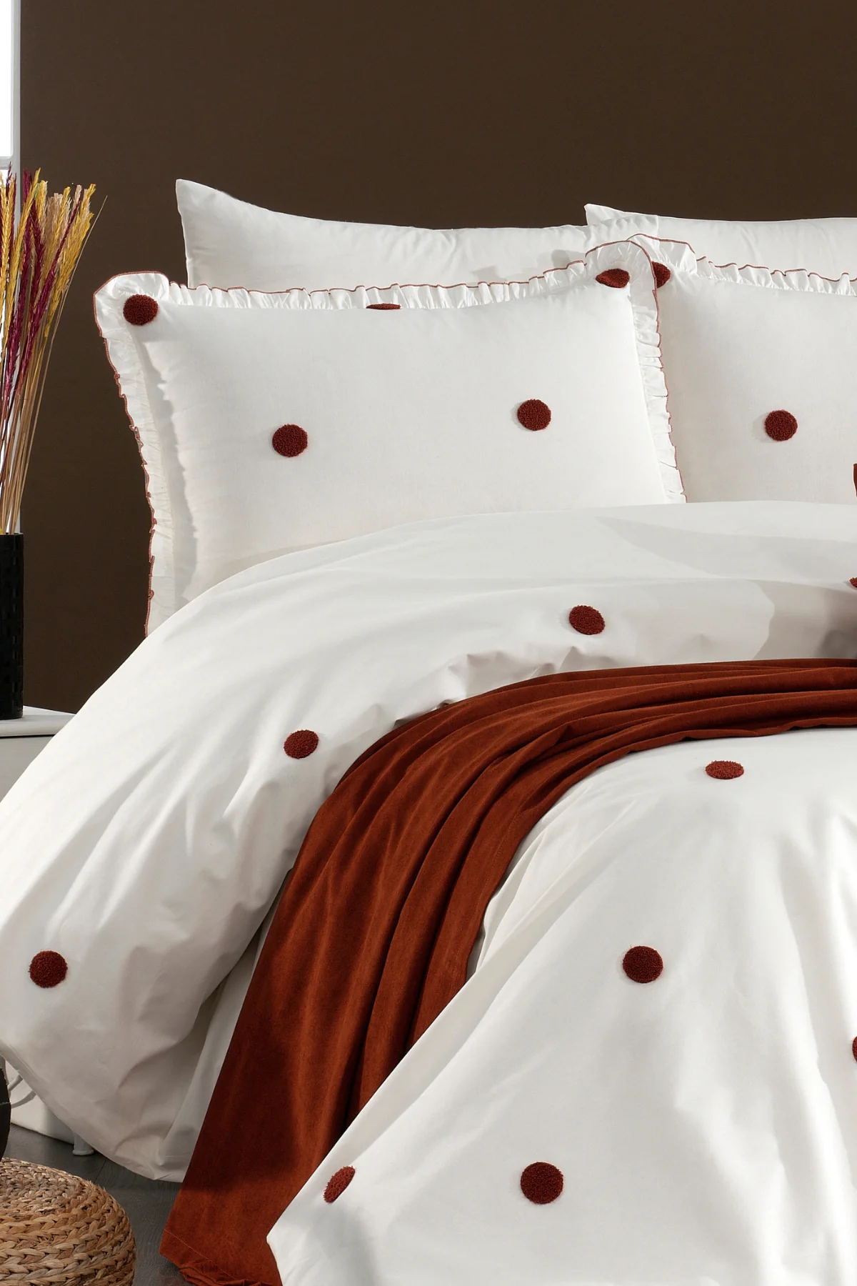 Punch Point %100 Pamuk 8 Parça Süzene Nakışlı, Fırfırlı ve Yatak Örtülü Çift Kişilik Nevresim Takımı Kiremit