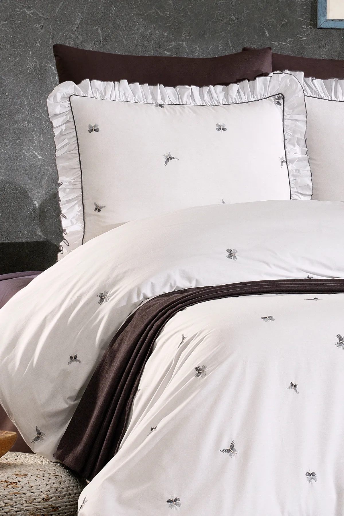 Ophelia %100 Pamuk Kelebek Desen Nakışlı, Fırfırlı, 8 Parça Premium Çift Kişilik Nevresim Takımı Gri