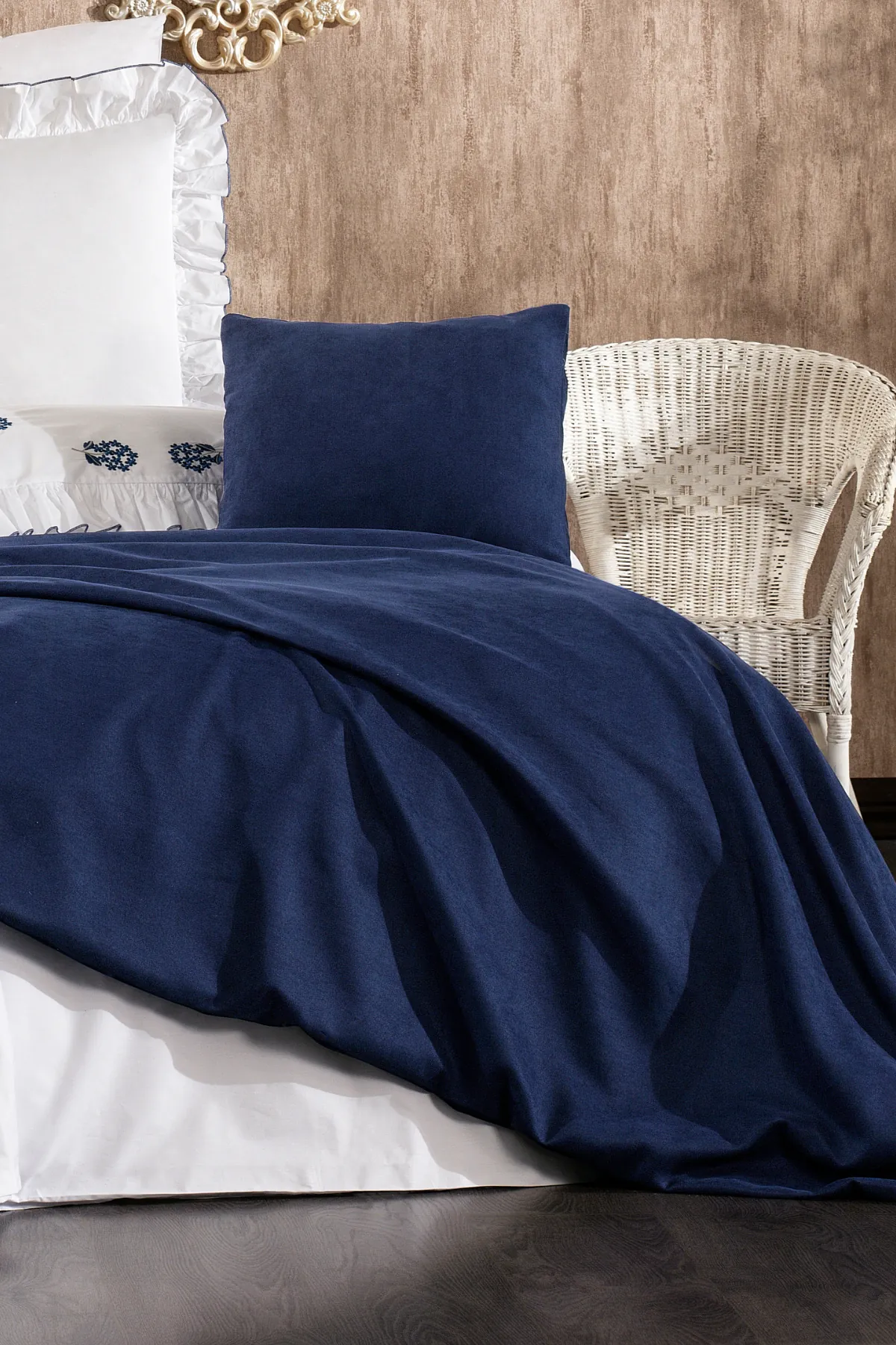 Belora %100 Pamuk Tomurcuklu Çiçek Nakışlı, Fırfırlı, Pikeli 6 Parça Tek Kişilik Nevresim Takımı Mavi