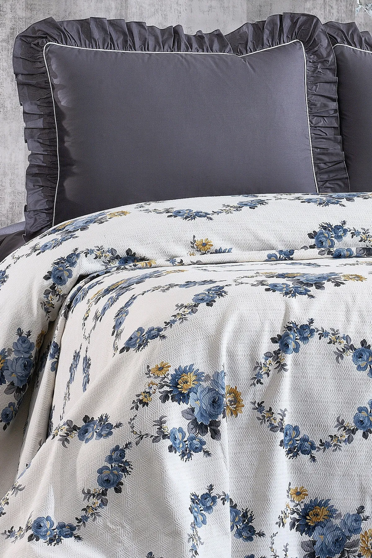 %100 Pamuk Fırfırlı Ve Çiçek Desenli Çarşafı Lastikli Floral 4 Parça Çift Kişilik Pike Takımı Gri