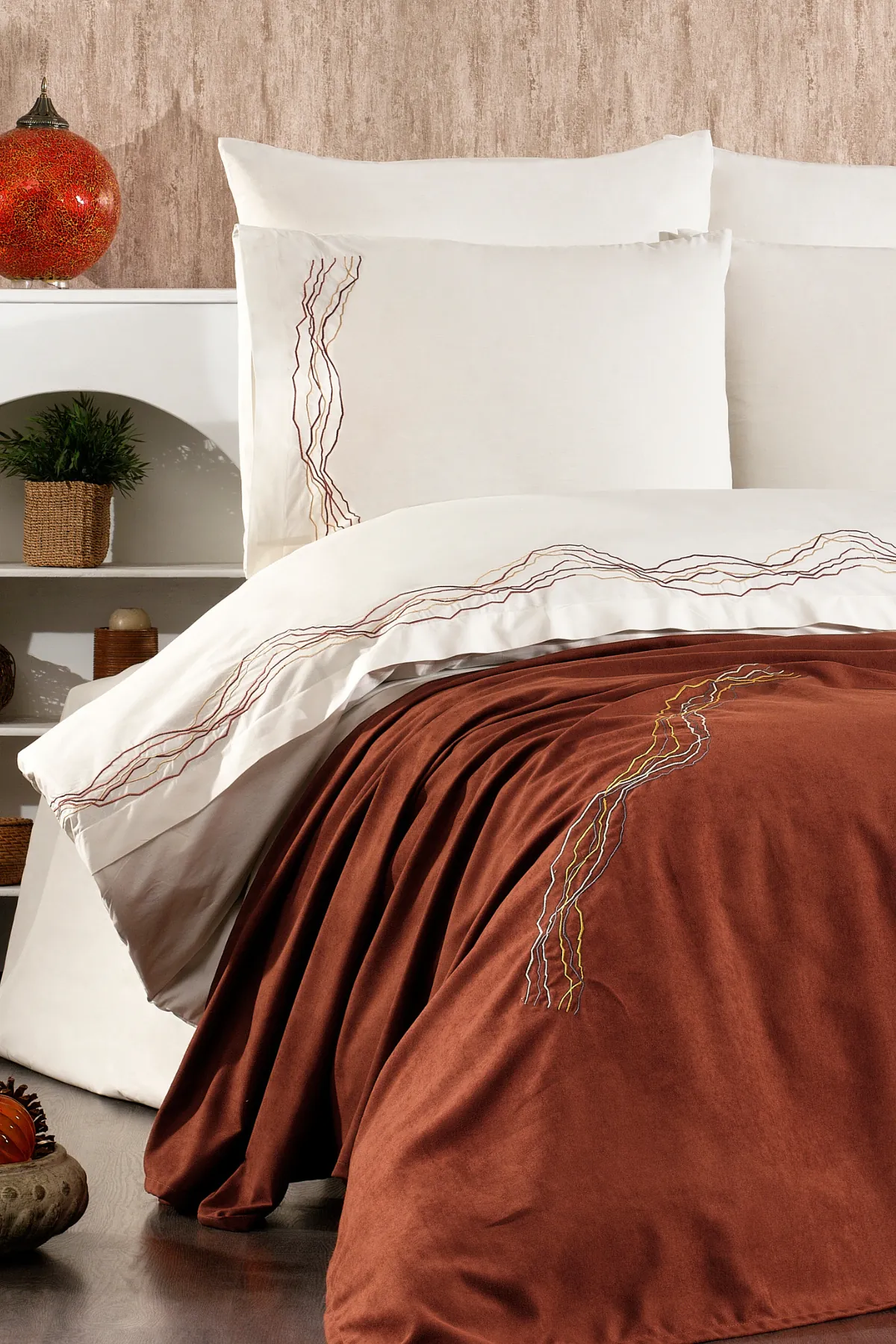 Marbelle %100 Pamuk Mermer Desen Nakışlı, Pike Yatak Örtülü 7 Parça Çift Kişilik Nevresim Takımı Kiremit