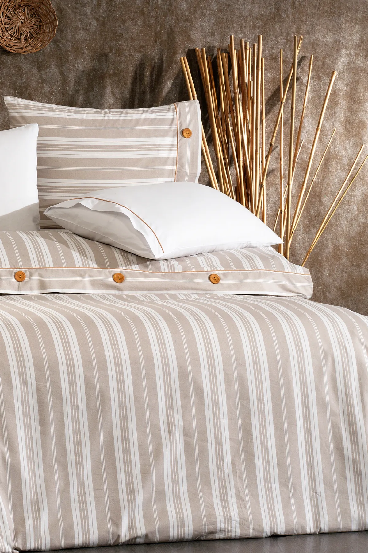 Valentia %100 Pamuk, Ahşap Düğmeli, Çizgili Kumaşlı 6 Parça Premium Çift Kişilik Nevresim Takımı Bej