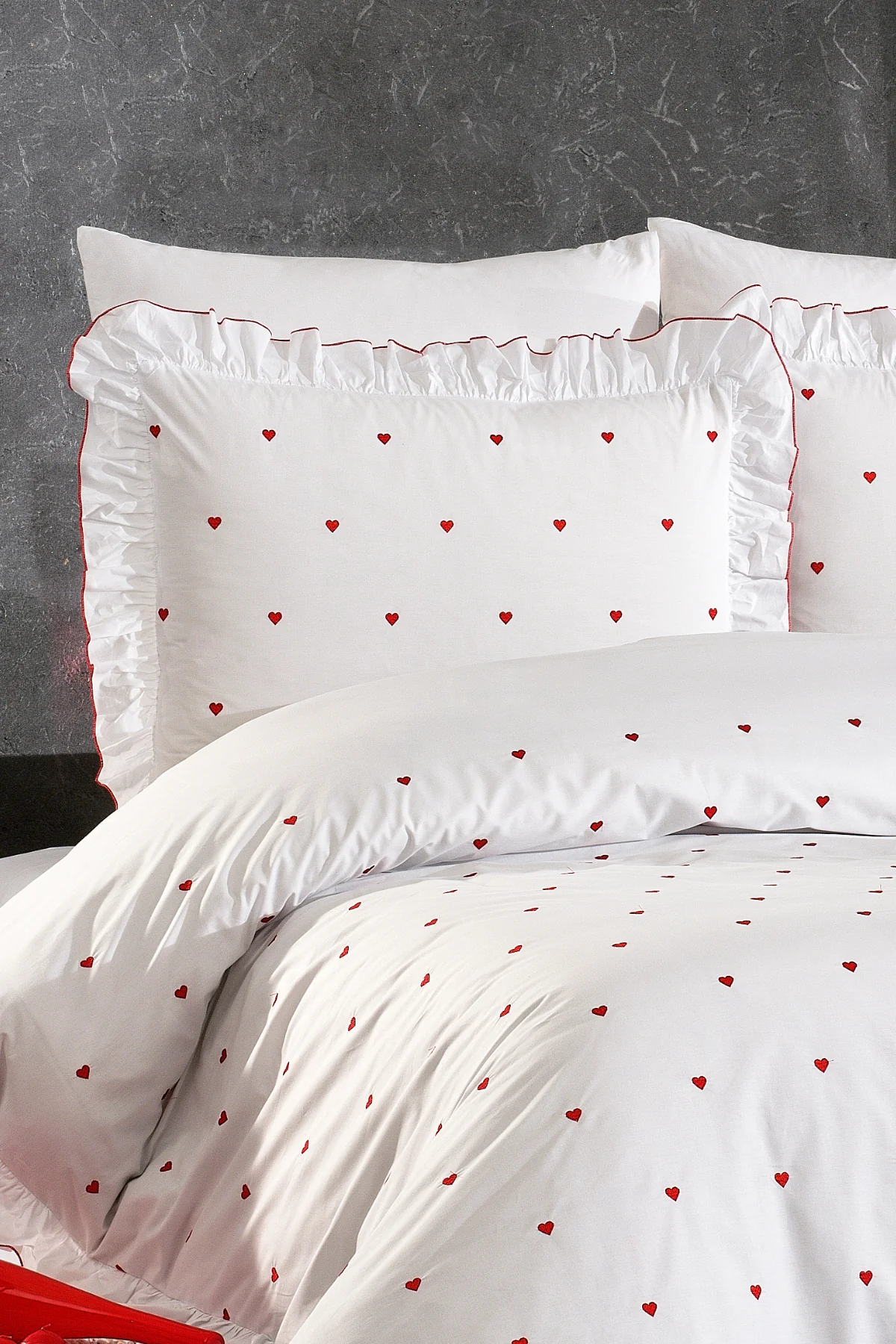 Velora %100 Pamuk Kalp Desen Nakışlı, Fırfırlı 6 Parça Çift Kişilik Nevresim Takımı - Kalpli Nevresim Beyaz
