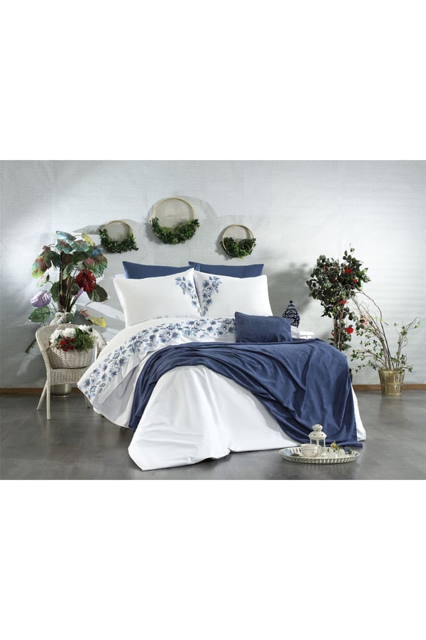 Talya 8 Parça Nakışlı ve Mikropetek Yatak Örtülü Çift Kişilik Mavi Nevresim Takımı