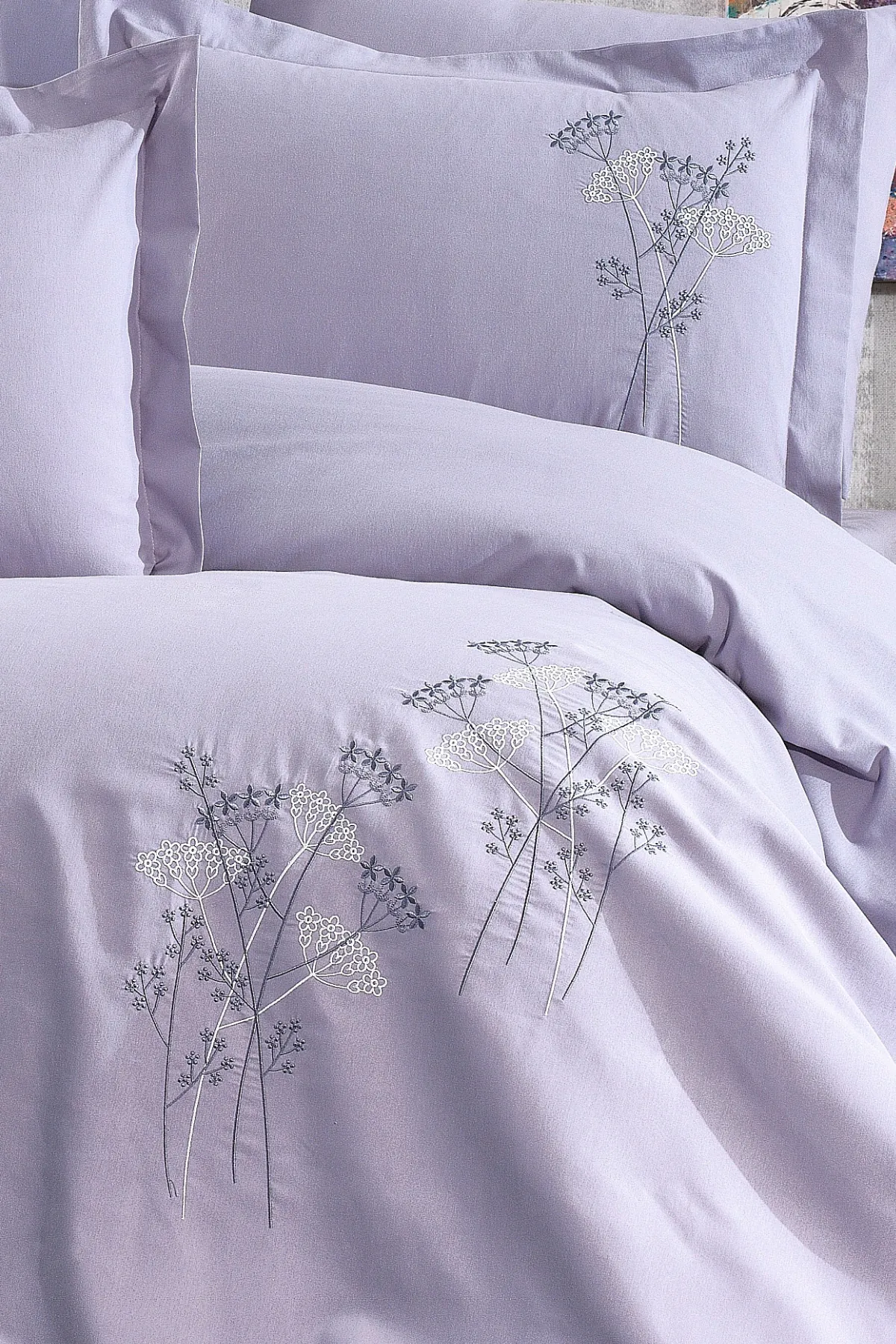 6 Parça %100 Pamuk Modern Çiçek Nakışlı Çift Kişilik Nevresim Takımı Gri