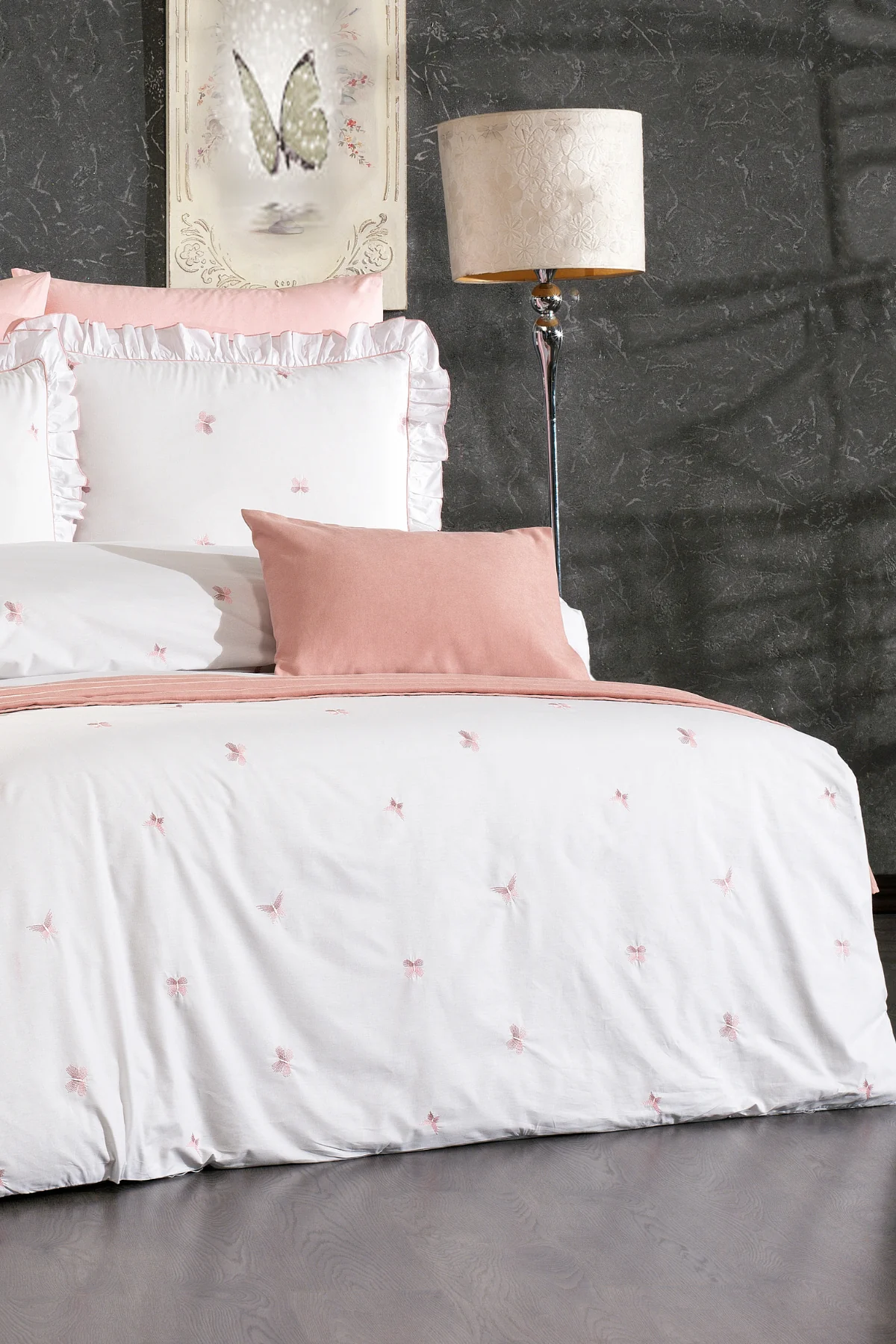 Ophelia %100 Pamuk Kelebek Desen Nakışlı, Fırfırlı, 8 Parça Premium Çift Kişilik Nevresim Takımı Pudra