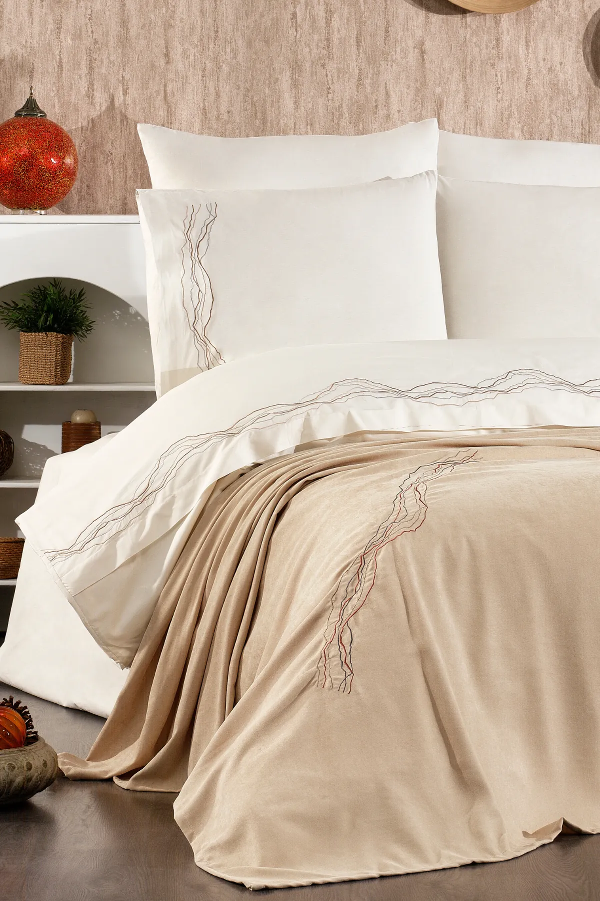 Marbelle %100 Pamuk Mermer Desen Nakışlı, Pike Yatak Örtülü 7 Parça Çift Kişilik Nevresim Takımı Bej