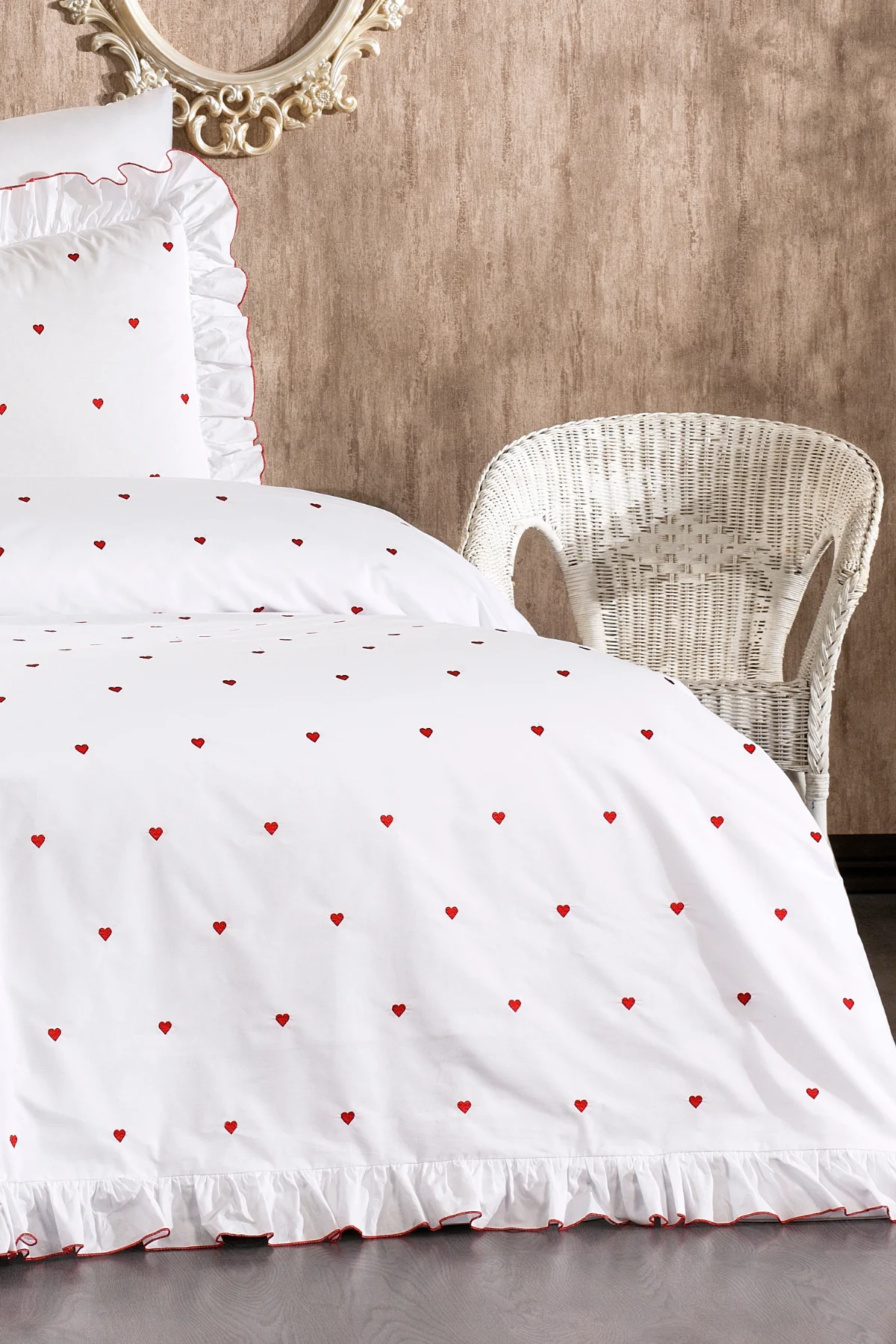 Velora %100 Pamuk Kalp Desen Nakışlı, Fırfırlı 4 Parça Tek Kişilik Nevresim Takımı - Kalpli Beyaz Nevresim