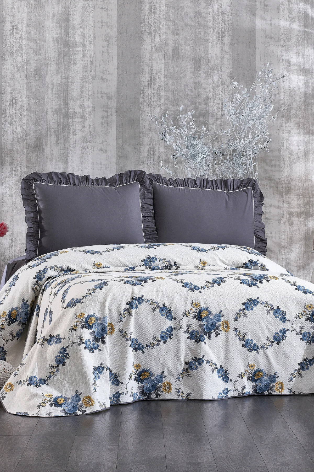 %100 Pamuk Fırfırlı Ve Çiçek Desenli Çarşafı Lastikli Floral 4 Parça Çift Kişilik Pike Takımı Gri