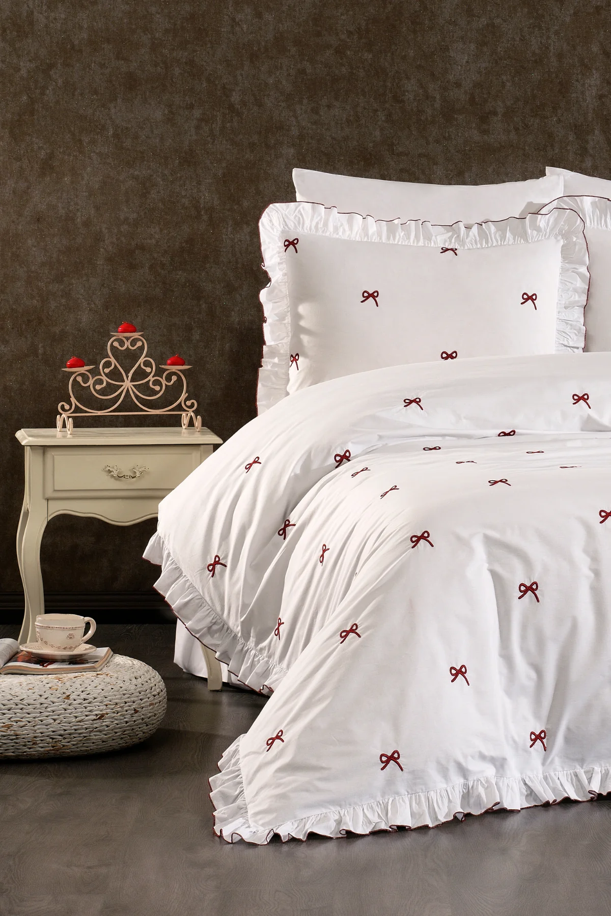 Aurelia %100 Pamuk Fırfırlı, Fiyonk Desen Nakışlı 6 Parça Premium Çift Kişilik Nevresim Takımı Bordo