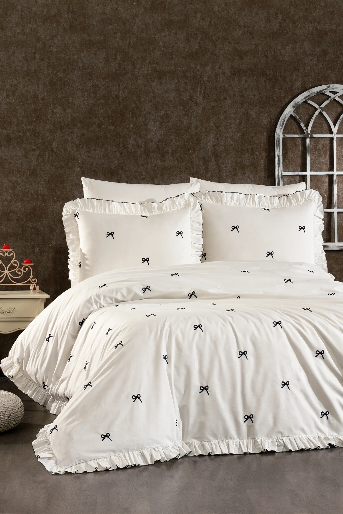 Aurelia %100 Pamuk Fırfırlı, Fiyonk Desen Nakışlı 6 Parça Premium Çift Kişilik Nevresim Takımı Lacivert