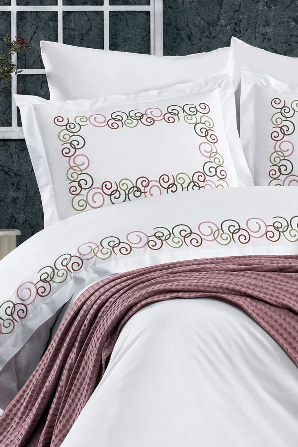 Luna 8 Parça Lastikli Çarşaflı, Nakışlı Ve Pikeli Çift Kişilik Pamuklu Gül Kurusu Nevresim Takımı