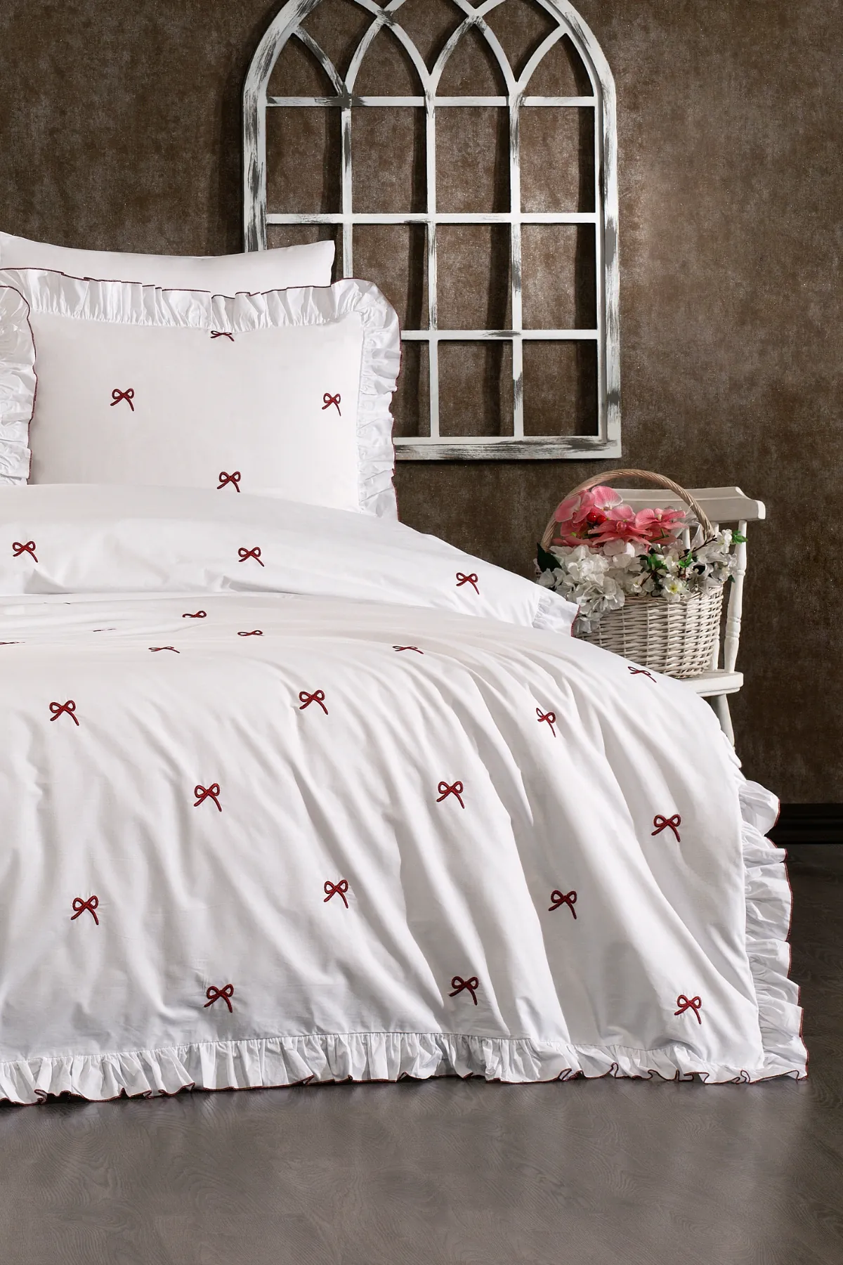 Aurelia %100 Pamuk Fırfırlı, Fiyonk Desen Nakışlı 6 Parça Premium Çift Kişilik Nevresim Takımı Bordo