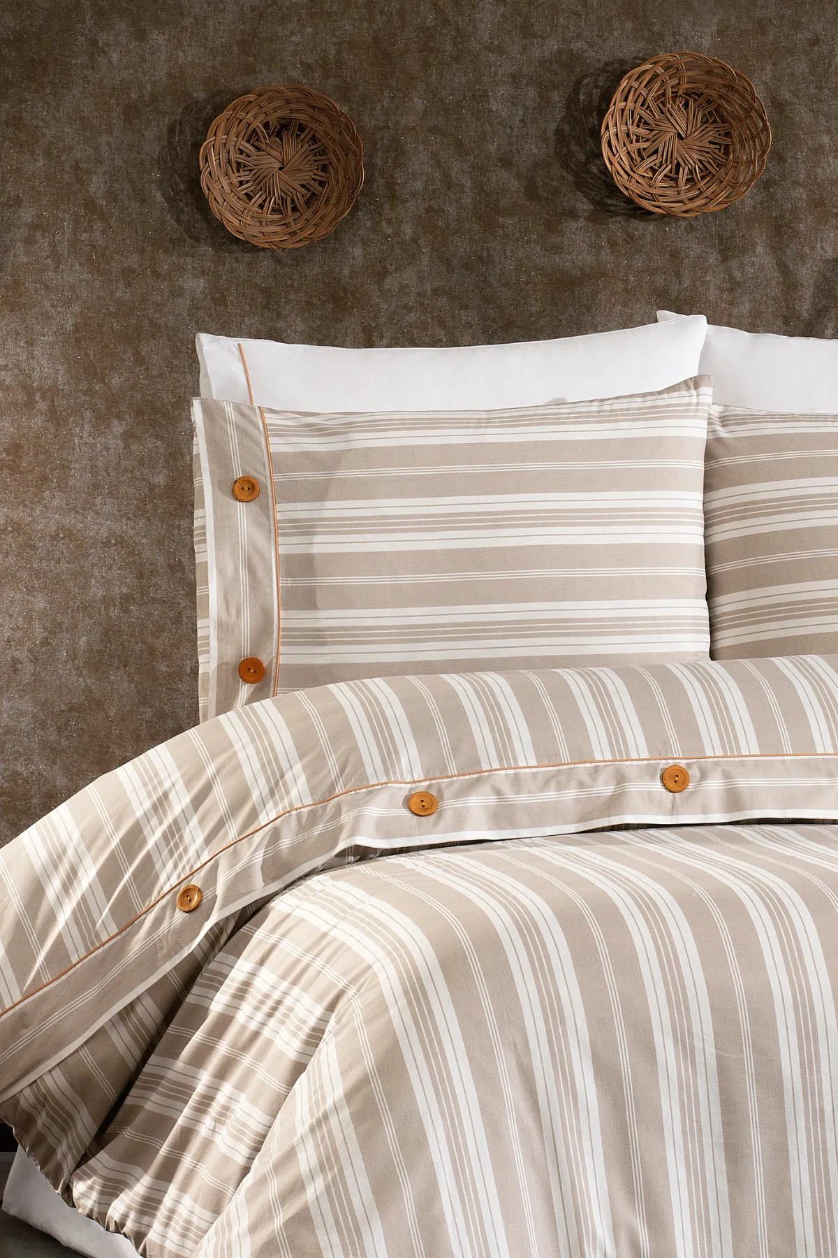 Valentia %100 Pamuk, Ahşap Düğmeli, Çizgili Kumaşlı 6 Parça Premium Çift Kişilik Nevresim Takımı Bej