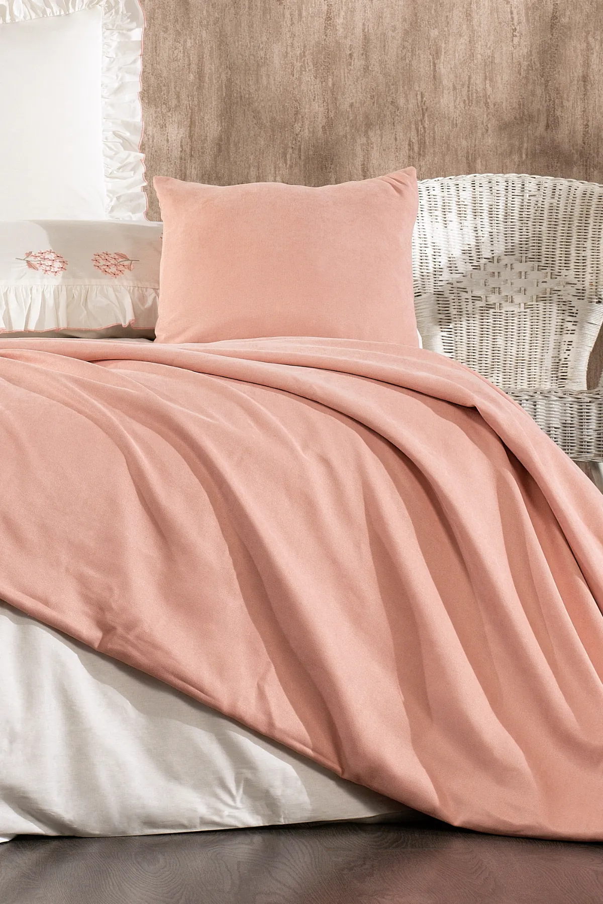 Belora %100 Pamuk Tomurcuklu Çiçek Nakışlı, Fırfırlı, Pikeli 6 Parça Tek Kişilik Nevresim Takımı Pudra