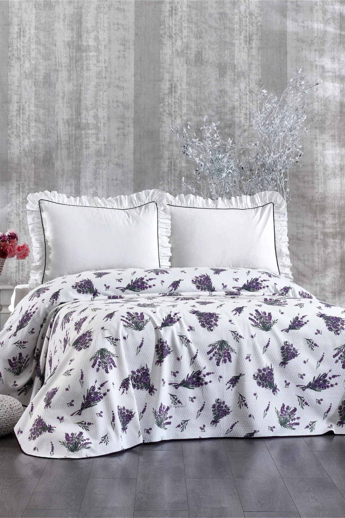 %100 Pamuk Fırfırlı Ve Lavanta Desenli Çarşafı Lastikli 4 Parça Çift Kişilik Pike Takımı