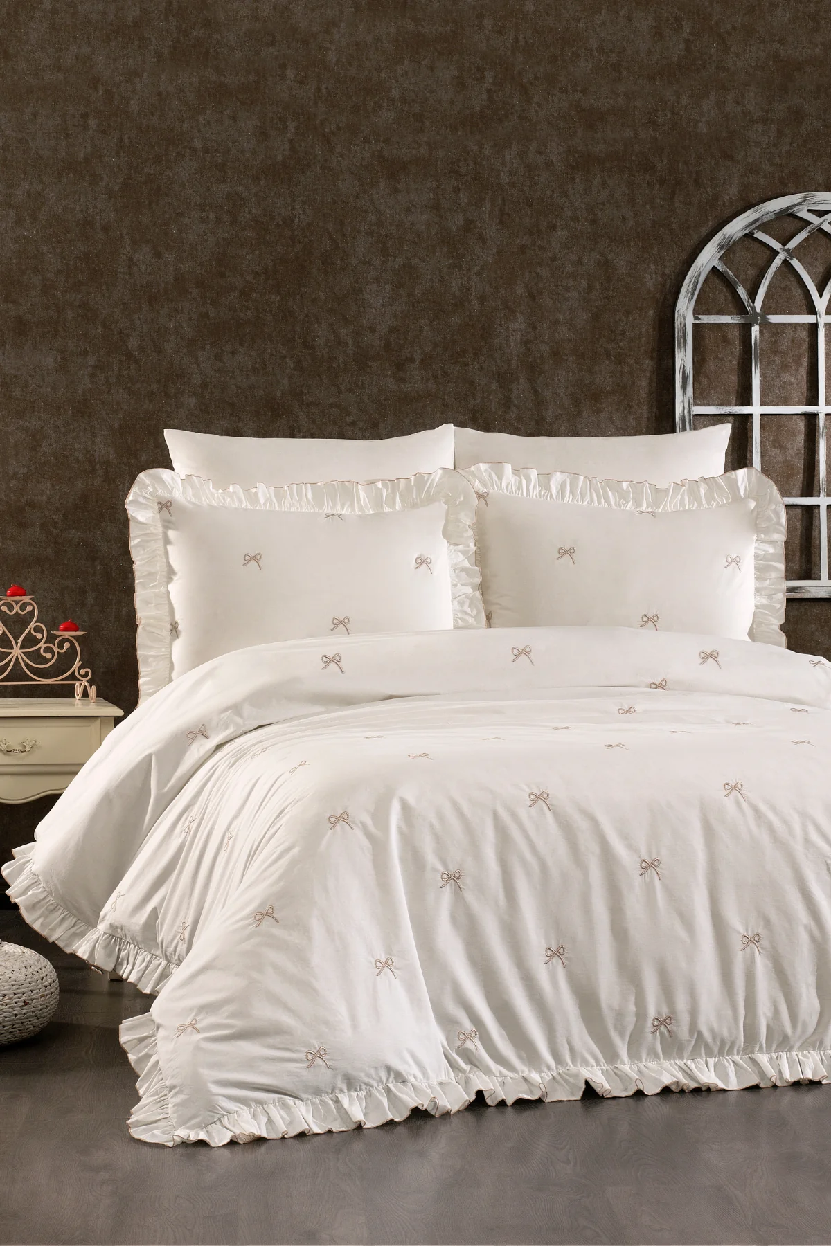 Aurelia %100 Pamuk Fırfırlı, Fiyonk Desen Nakışlı 6 Parça Premium Çift Kişilik Nevresim Takımı Bej