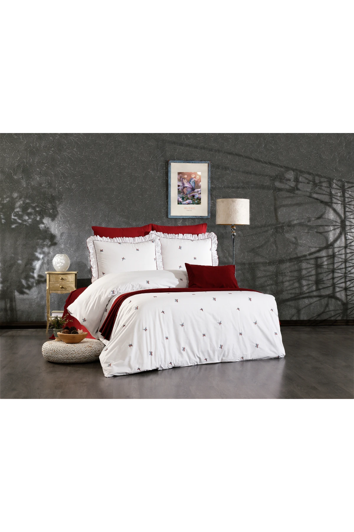 Ophelia %100 Pamuk Kelebek Desen Nakışlı, Fırfırlı, 8 Parça Premium Çift Kişilik Nevresim Takımı Bordo