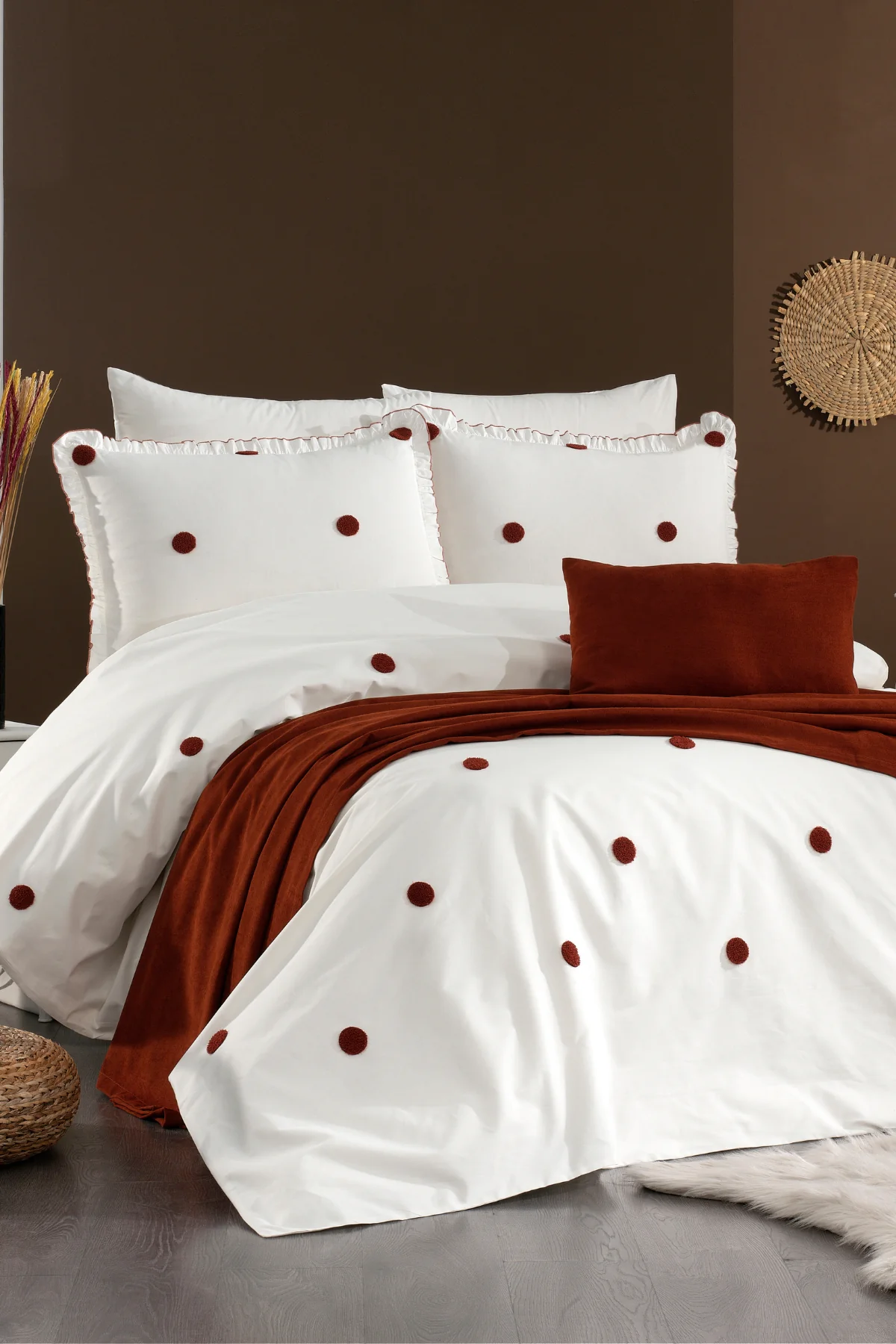 Punch Point %100 Pamuk 8 Parça Süzene Nakışlı, Fırfırlı ve Yatak Örtülü Çift Kişilik Nevresim Takımı Kiremit