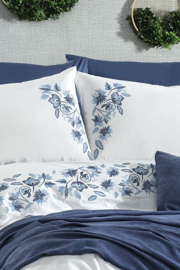 Talya 8 Parça Nakışlı ve Mikropetek Yatak Örtülü Çift Kişilik Mavi Nevresim Takımı