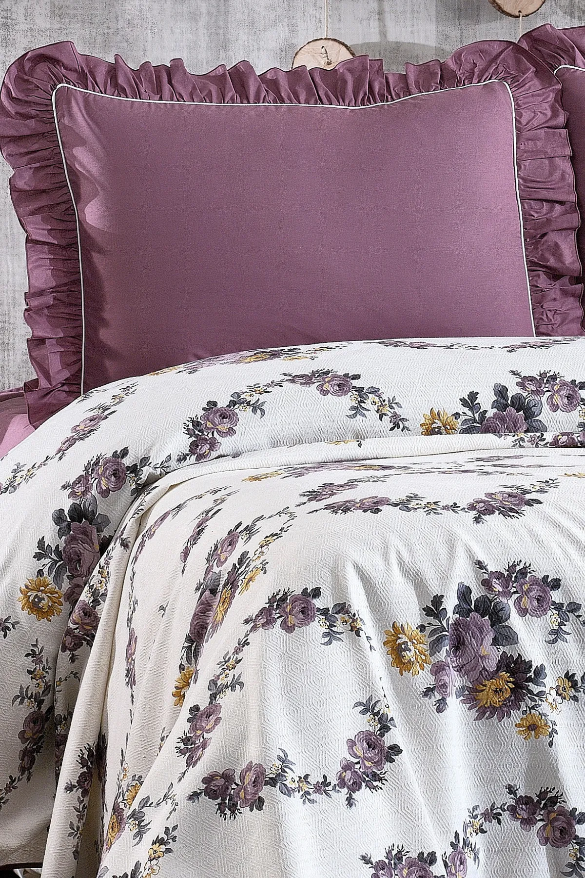 %100 Pamuk Fırfırlı Ve Çiçek Desenli Çarşafı Lastikli Floral 4 Parça Çift Kişilik Pike Takımı Mor