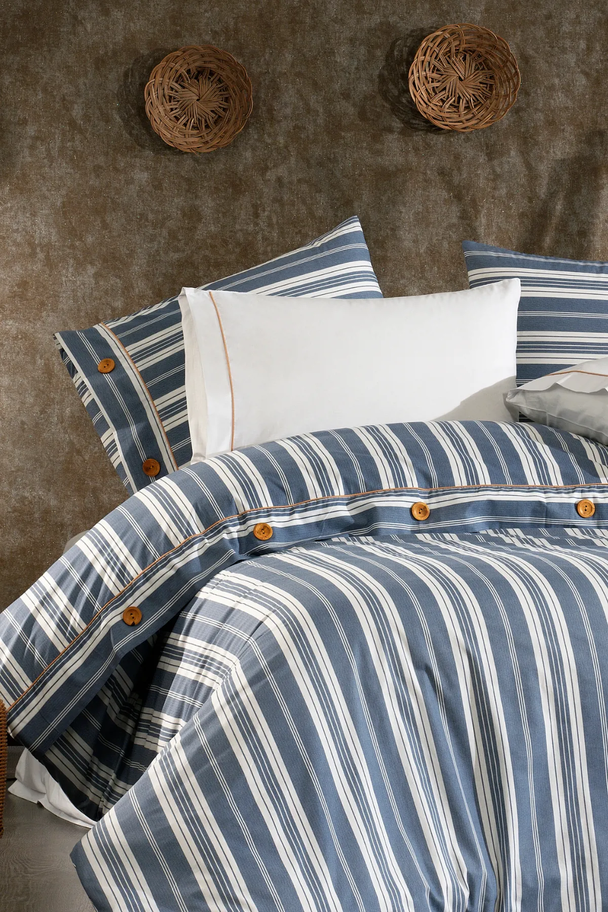 Valentia %100 Pamuk, Ahşap Düğmeli, Çizgili Kumaşlı 6 Parça Premium Çift Kişilik Nevresim Takımı Mavi