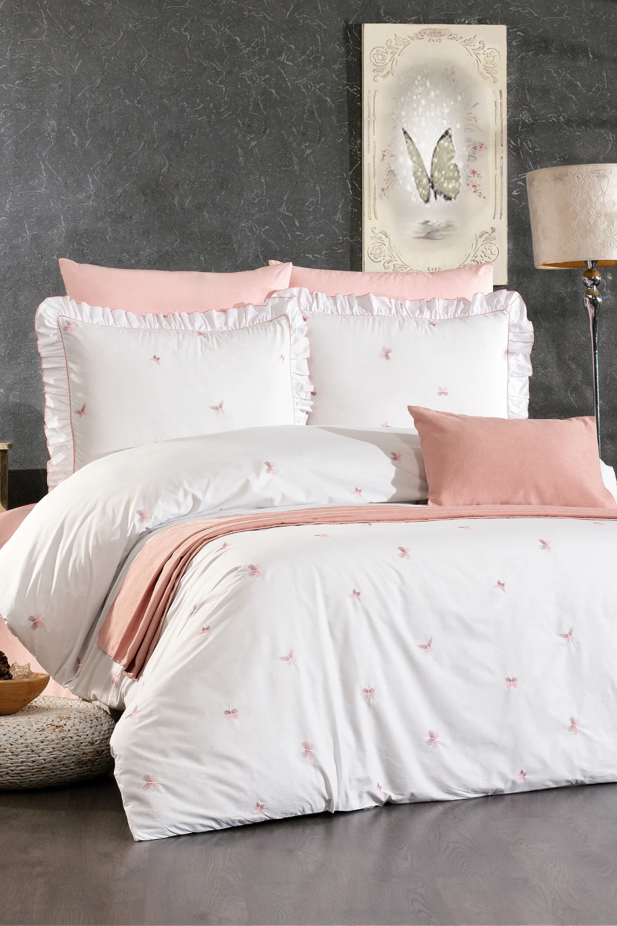 Ophelia %100 Pamuk Kelebek Desen Nakışlı, Fırfırlı, 8 Parça Premium Çift Kişilik Nevresim Takımı Pudra