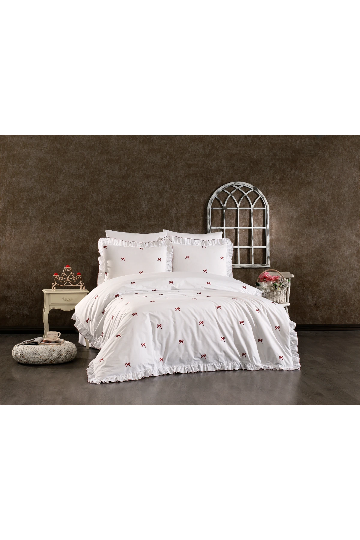 Aurelia %100 Pamuk Fırfırlı, Fiyonk Desen Nakışlı 6 Parça Premium Çift Kişilik Nevresim Takımı Bordo