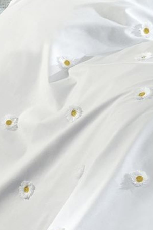 6 Parça 3D Papatya Desenli Nakışlı Beyaz Çift Kişilik Pamuklu Nevresim Takımı