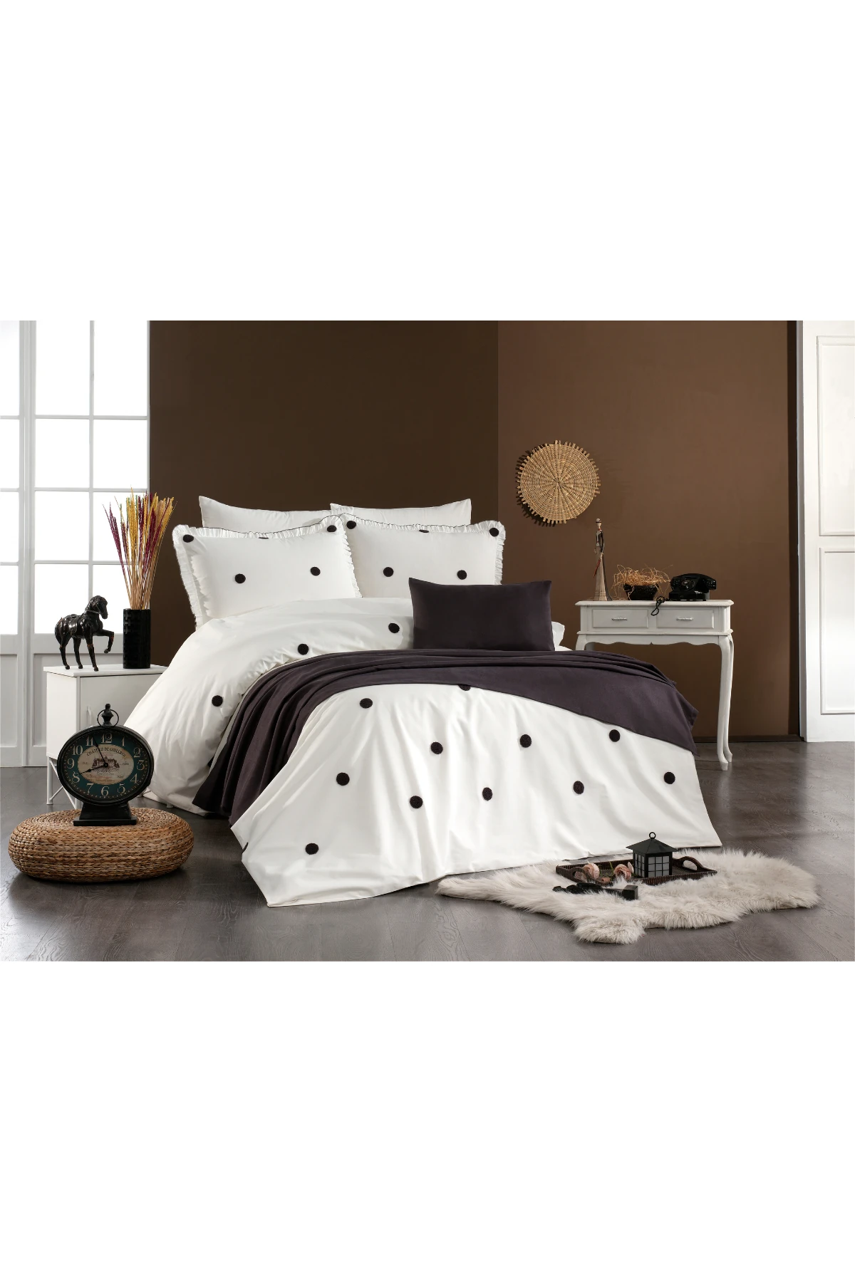 Punch Point %100 Pamuk 8 Parça Süzene Nakışlı, Fırfırlı ve Yatak Örtülü Çift Kişilik Nevresim Takımı Antrasit